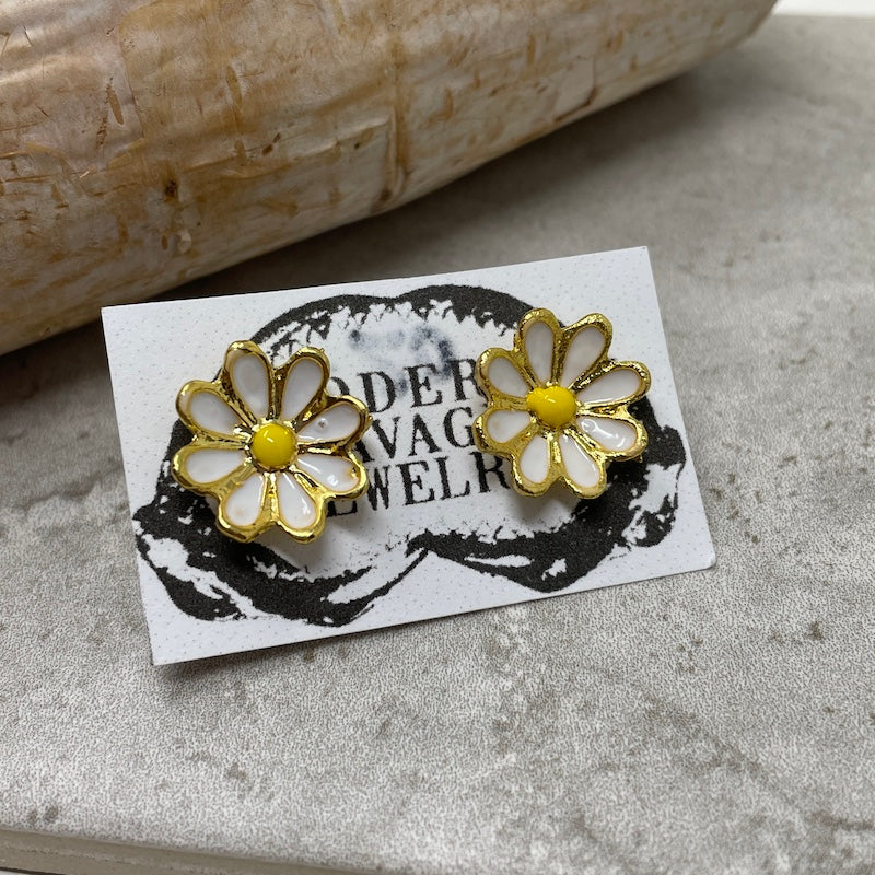 Studs - White Daisy