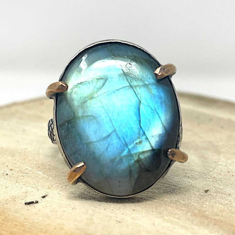 Ring | Oval labradorite